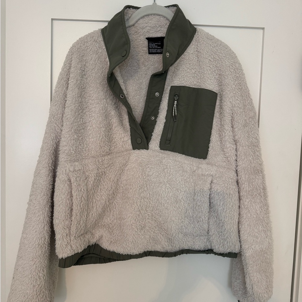 Cozy Fleece Pullover with Olive Contrast Pocket
